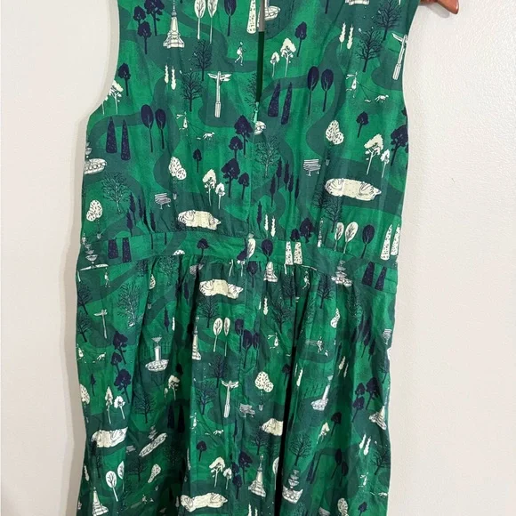 Emily and Finn green
London Park scene midi dress graphic print - Picture 5 of 5
